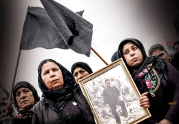 Komplo Apoculuğa yenilmiştir