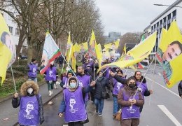 Kürtler Öcalan için eylemde