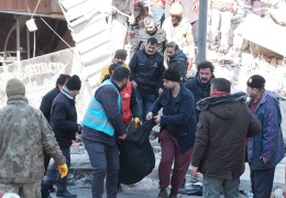 Her yer enkaz her yerde ölüm kokusu