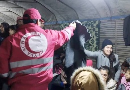 Yardımın yarısını bize ver, sınırı geç!