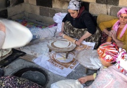 Colemêrg'li kadınlardan 20 bin ekmek