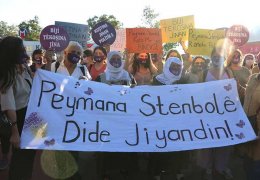 Kadınlar turnusoldür