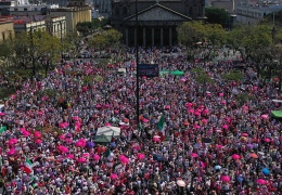 Meksika meydanlara indi