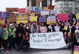 Yıkıntılar arasında kadın isyanı 