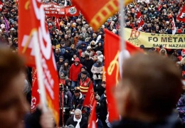 Senato 64 yaşı onayladı