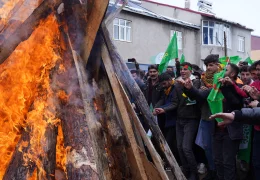 Serhed bi agirê Newrozê germ bû