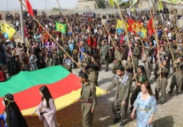 Li Mexmûr agirê Newrozê hil bû