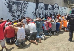 Ekvador sivilleri silahlandırıyor