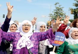Kadınlar değiştirmeye geliyor
