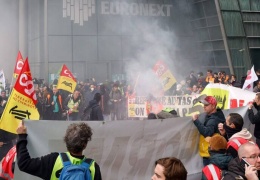 Fransa’da eylemciler borsayı bastı