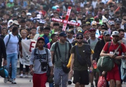 Göçmenler başkente yürüyor