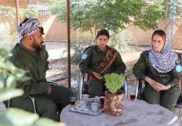 Baba, kızı ve kardeşi aynı cephede