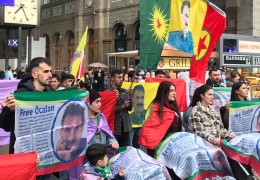 Gençler tecride karşı alanlarda