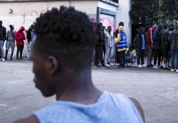 Sokaktaki 400 çocuk Fransa’nın utancı