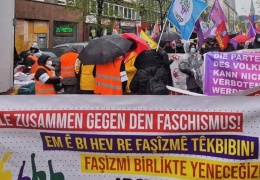 Diktatörün kitle desteğini yarmak