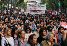 Atina göçmenler için yürüdü