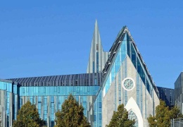 Doğu Almanya’da ‘demokrasi’ pek popüler değil