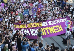 Sözleşme sonrası en az bin kadın katledildi