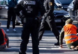 Almanya çevre aktivistlerine fatura çıkarıyor