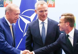 NATO zirvesinde kirli pazarlıklar
