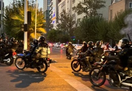 İran’da kadınlara karşı başörtü devriyesi