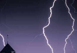 Frankfurt’a bir saat içinde 25 bin yıldırım düştü