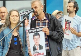 Köln'de Cumartesi Anneleri ile dayanışma eylemi