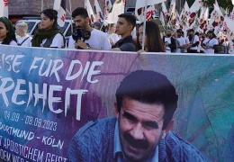 Gençler Öcalan için yürüyor