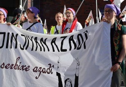 Mor fularlarıyla en önde