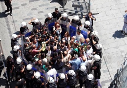 Hem kayıplarını hem meydanlarını istiyorlar