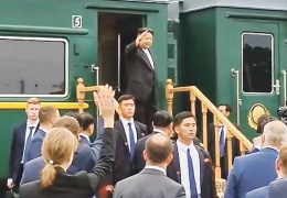 Kim Jong-Un zırhlısıyla döndü