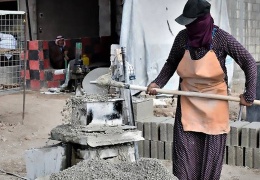 Briket de yaparım kalıpları da kırarım