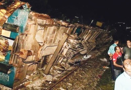 Bangladeş'te tren kazası: 15 ölü