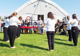 Londra’da aşure dağıtıldı