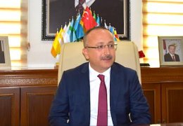 ‘Emir kulu’ Diktatör ve Soysuz’un fotoğrafını asarak işbaşı yaptı