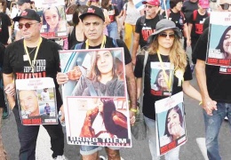 Aileler rehineler için yürüyor