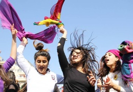 Dünya yerinden oynar, kadınlar özgür olsa…