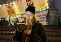 Dünya kitaplarını okuyor