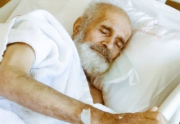 81 yaşındaki hasta tutsak  ATK'ye kelepçeli sevk edildi