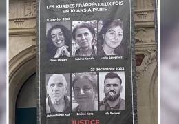 Paris’te şehitlerin posteri