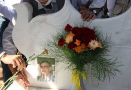 Mezarı başında anıldı