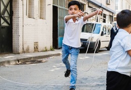 Sokağın toplumsallığı, evin yalnızlığı