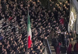 Faşist selamı İtalya'yı karıştırdı