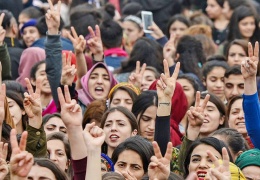 Halk, kolpacılara geçit vermez