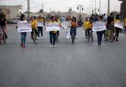 Hesekêli gençler şiddete karşı pedal çevirdi