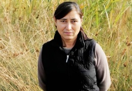 Dağların kızıydı, kızıl bir gelincikti