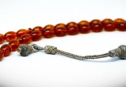 Bir tespihte hakikati açığa vurmak