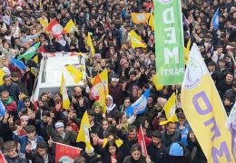 Katı merkeziyetçiliğe karşı yerel demokrasi