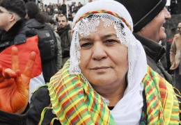 Hala dimdik, 90’lı yıllardaki gibi