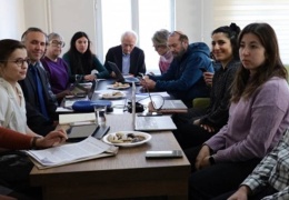 Hiqûqnasê mîyanneteweyî derheqê tecrîdî de pêvînayîşan kenê